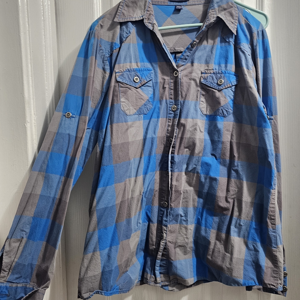 GAP Blue and Gray Plaid Button Down Shirt